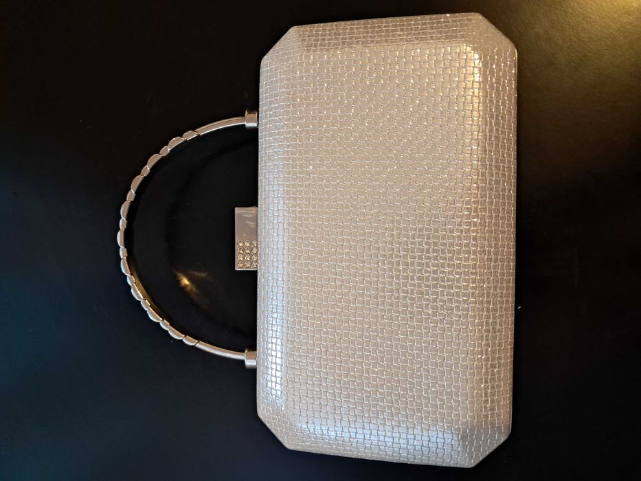 Clutch argintiu elegant,nou