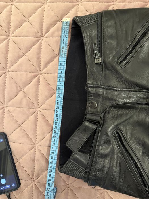 Pantaloni moto piele Dainese 46 cu protectii sold, genunvhi si tibie incluse