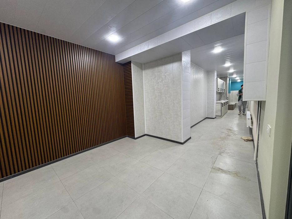 Продаётся цокольный этаж в Мухташам Muhtasham