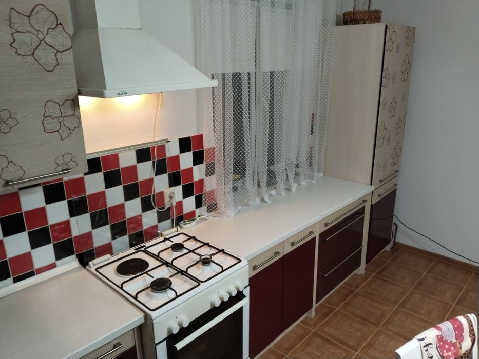 Кухонный гарнитур вместе с техникой