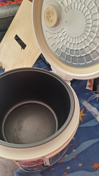 Продам срочно новую мультиварка, паровкар