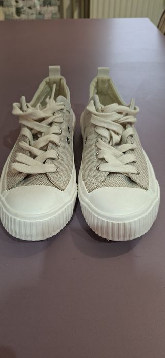 Tenesi  de  dama  bullboxer