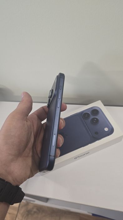 Iphone 17 pro deep blue 256GB
