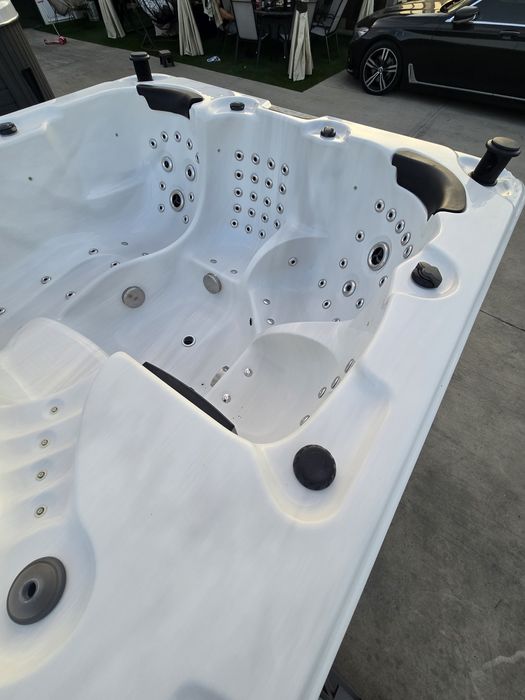 Плувни джакузита на ИЗПЛАЩАНЕ  с насрещтно течение в перфектно състоян