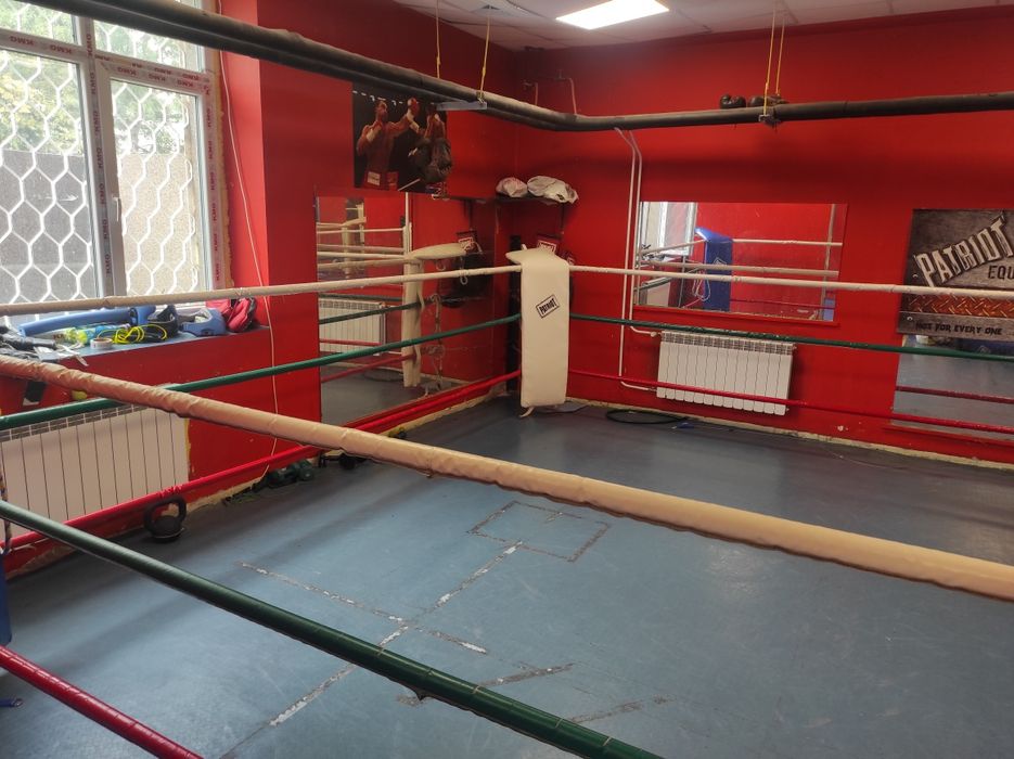 Зала за бокс под наем , подходяща и за други спортове ( спортна зала )