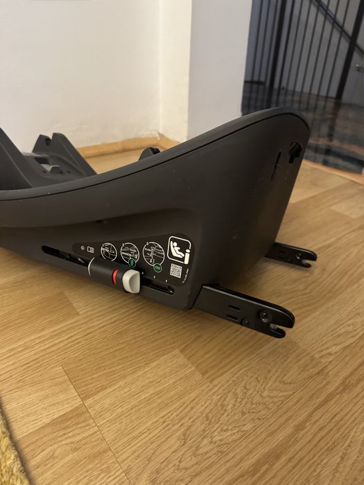 Scoica Cybex Cloud G, bază isofix pentru scoica si scaun  Sirona G