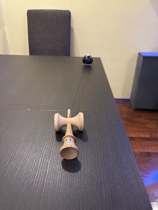 Kendama krom pop blak Semnată de BISOI SI MOCIOIU