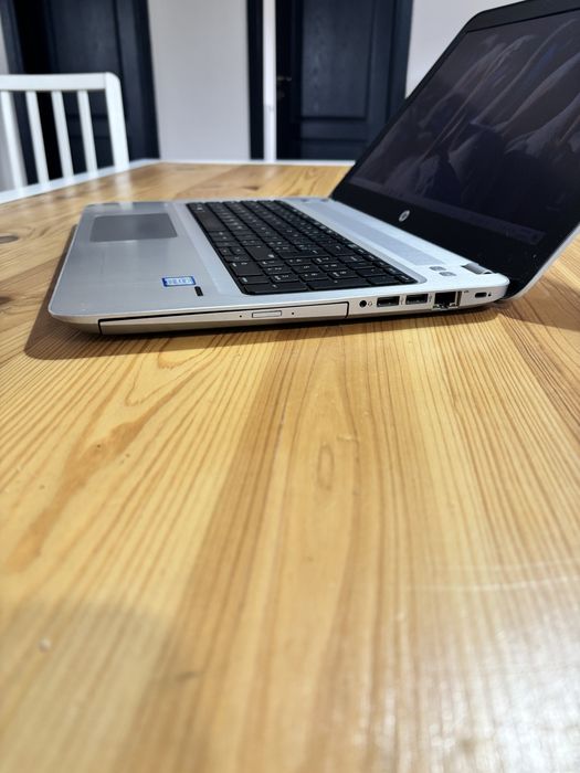 Hp 15,6• procesor  i5-7200U•12gb ram DDR4• SSD 256gb•