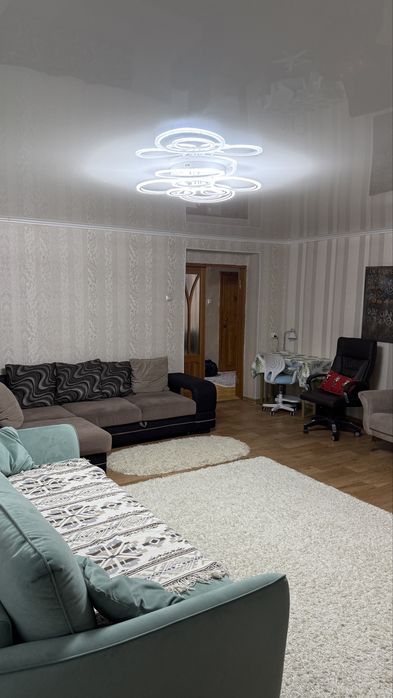 Продается пятикомнатная квартира.