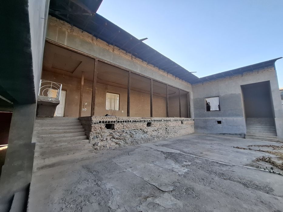 Маданиятда уй сотилади.  Продаётся дом