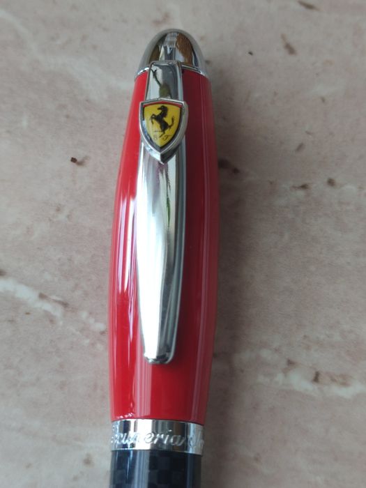 Pix Ferrari Ediție Fibră de Carbon