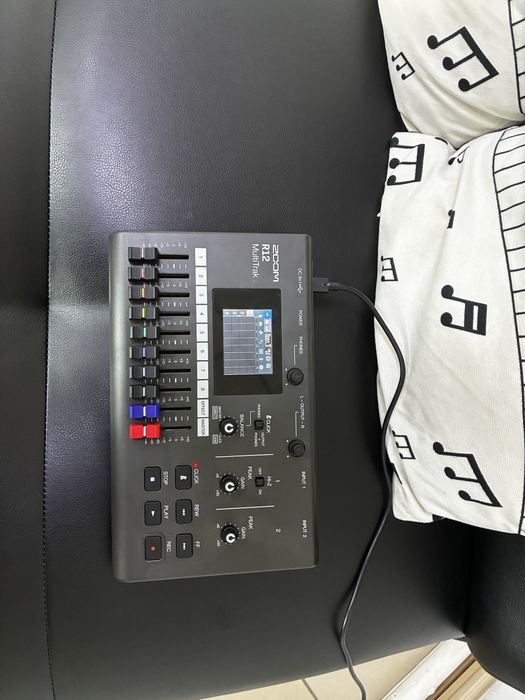 Портативная студия Zoom R12