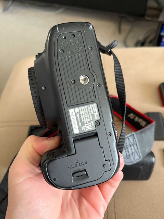 Canon 5D Mark IV с 6 батерии и грип