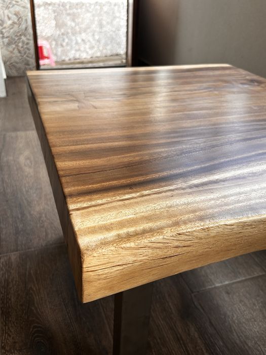 Холна маса ръчна изработка от екзотично дърво суар