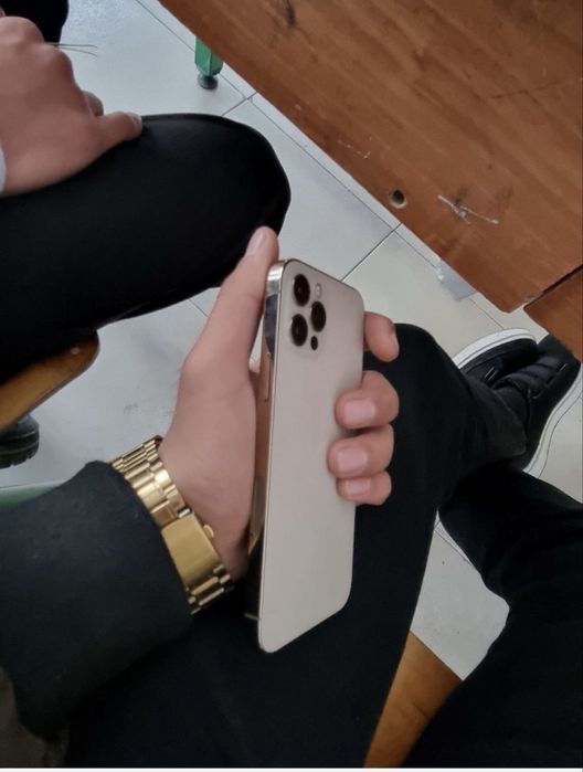 iphone 12 pro yaxshi sastayani