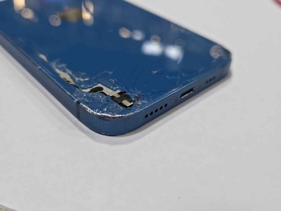 Apple iPhone 13 128GB лошо външно състояние