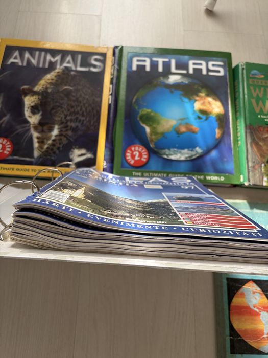 Lot Atlase si enciclopedii -5 bucati- pret pentru toate