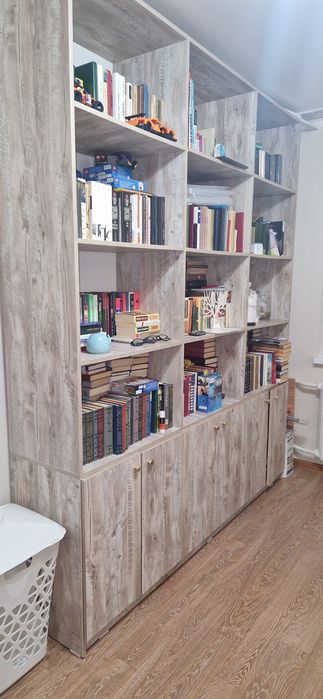 Продам книжный шкаф
