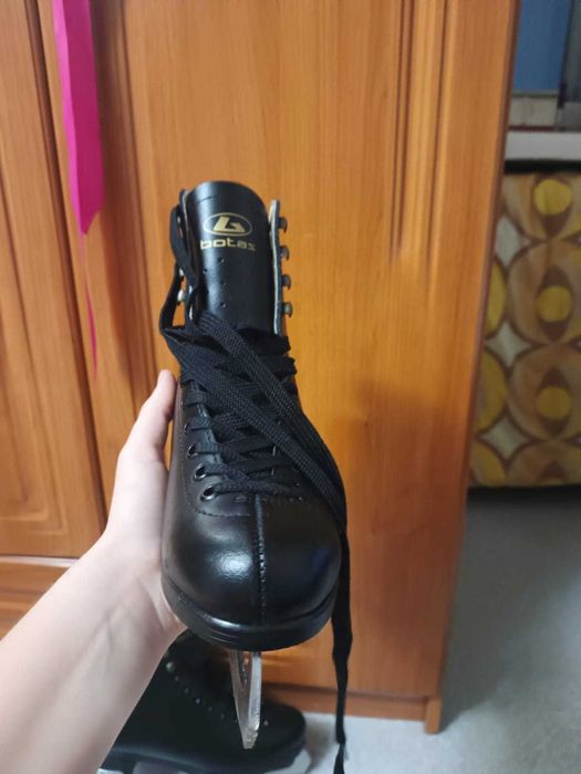 Продам коньки фигурные Botas, кожаные