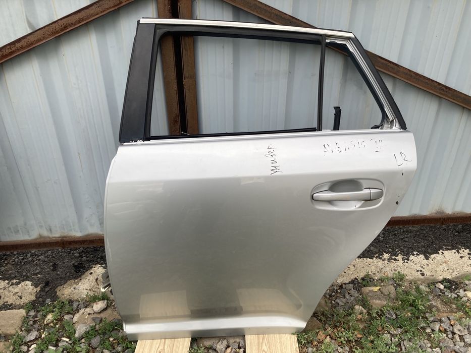 Дверь Тойота Авенсис универсал Avensis