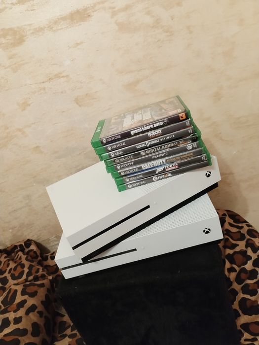 Vând :Xbox one S 1tb  și  jocuri