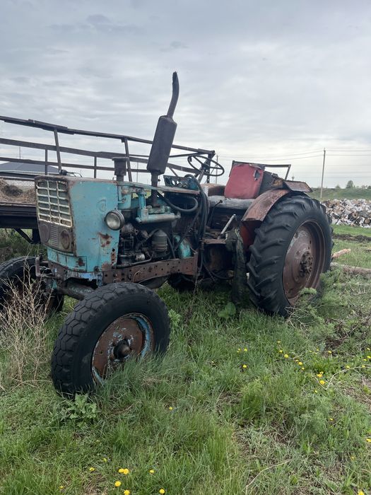 Продам трактор МТЗ 5 с телегой сеновос