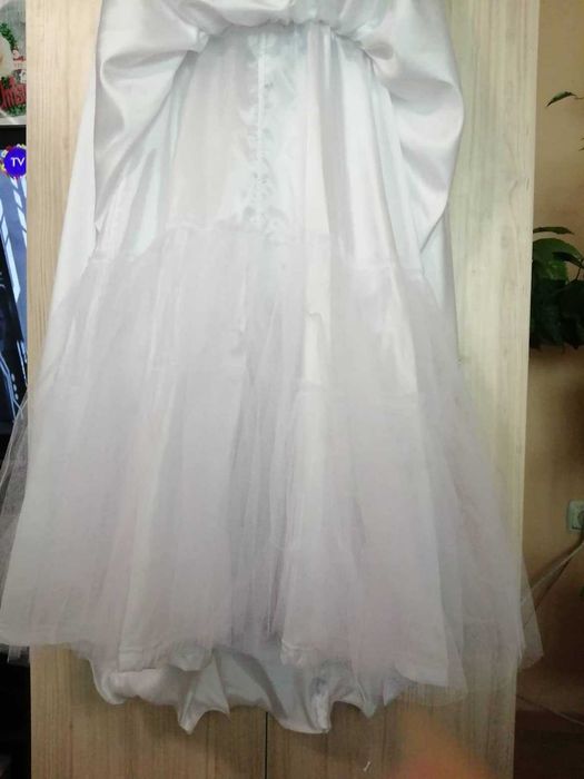 Рокля  - бяла ...