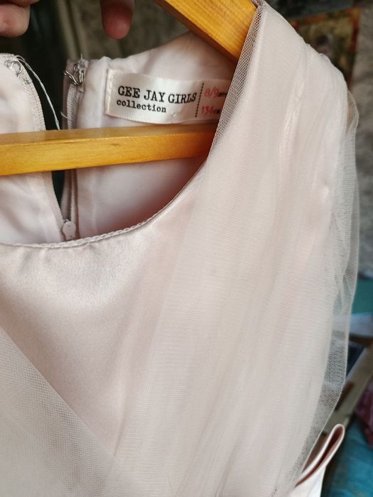 Продам платье на 7-8 лет