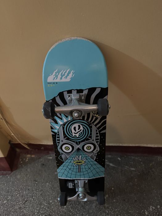 Vand skateboard folosit o singura data .