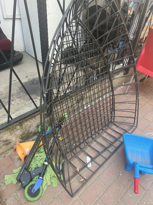 Suporturi decorative pentru flori, ghivece, sau alte decoruri