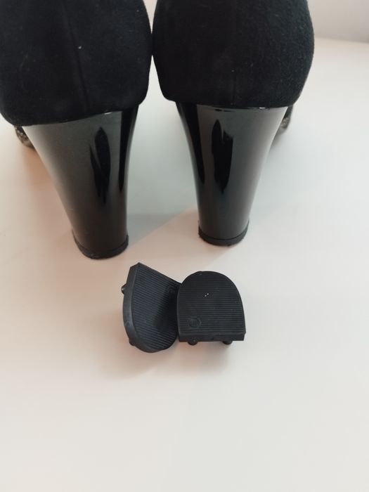 Pantofi din piele întoarsă Nr 39, stare impecabilă