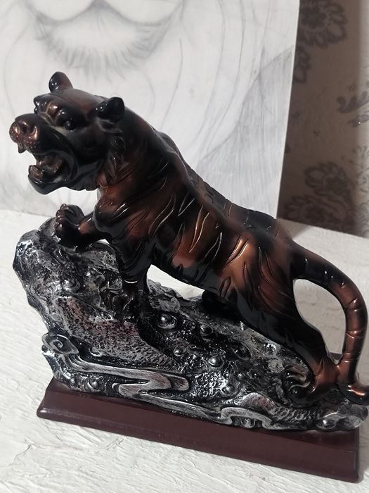 Статуэтка Тигр на скале