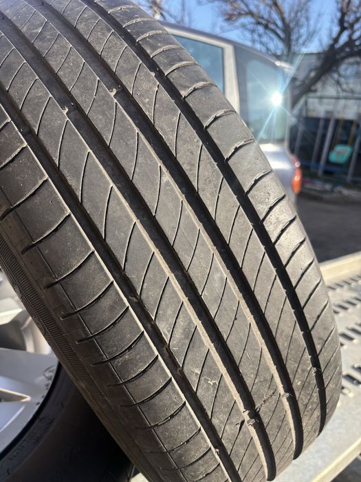 Гуми с джанти 5х108 DOT22 215/65/17