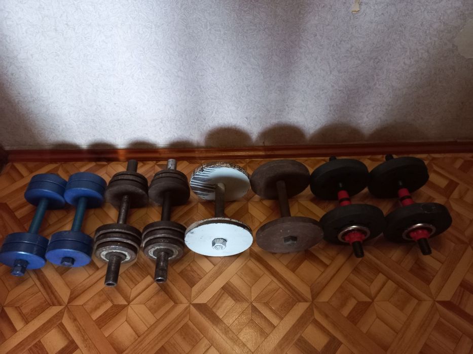 Гантели разборные разные.