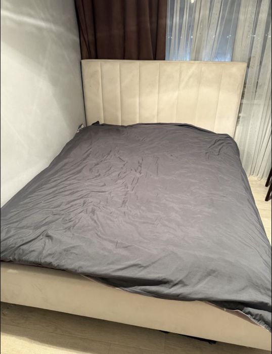 кровать двуспальная