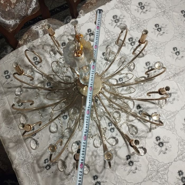 Люстра сотилади.