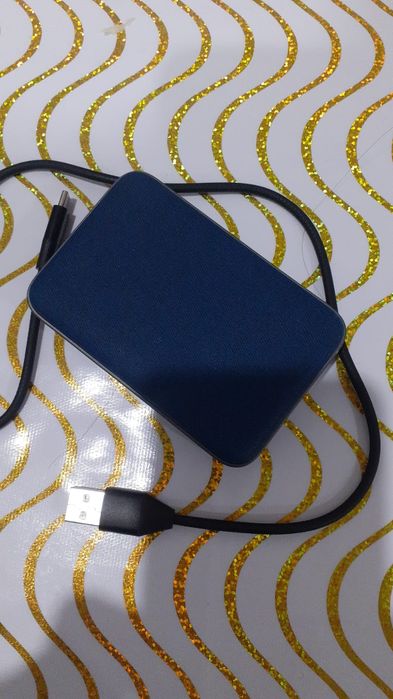 Airpods и power bank..