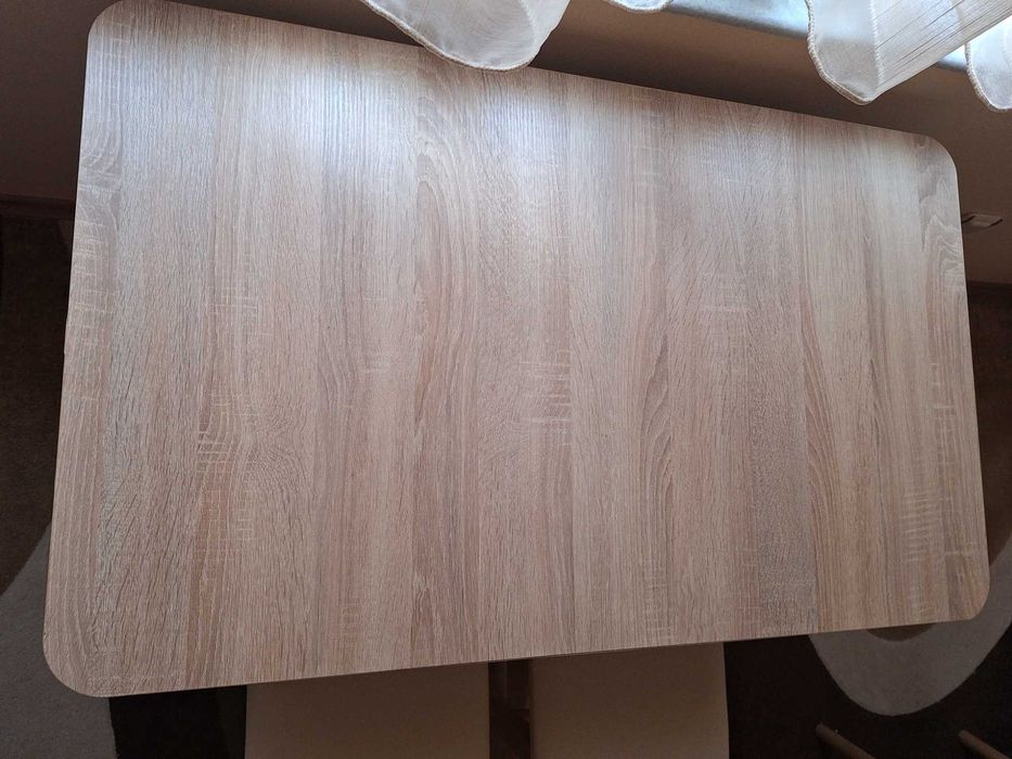 Маса и табуретки