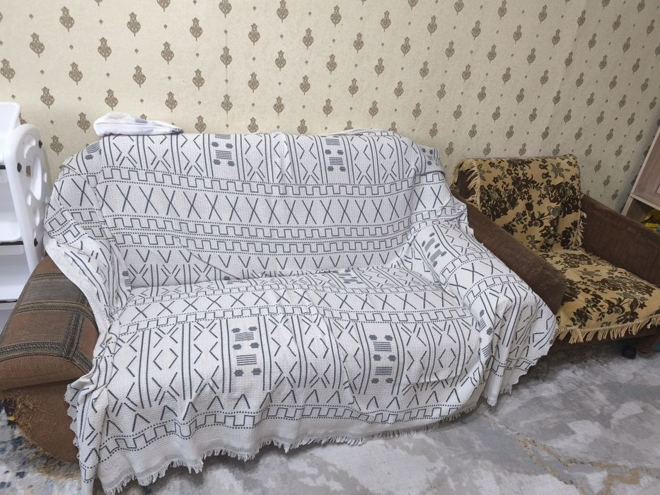 Продам диван и два раскладных кресла