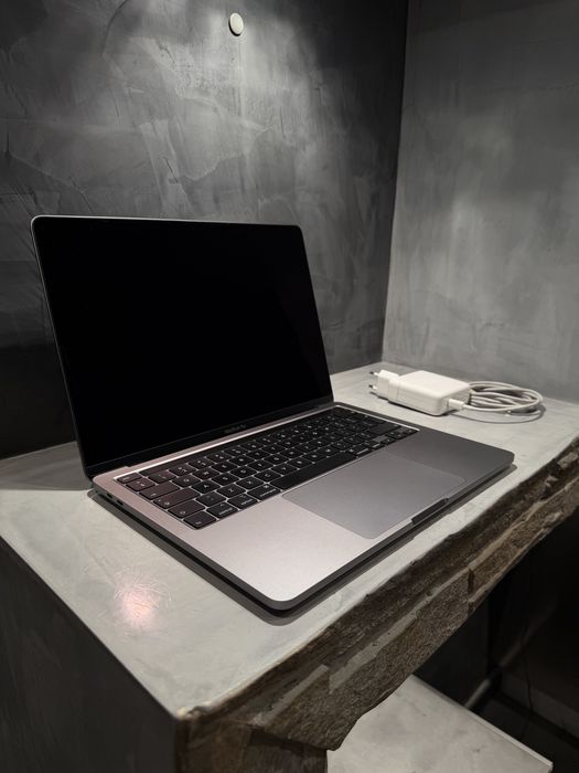 КАТО ЧИСТО НОВ Macbook Pro 2020 13.3" 256 GB