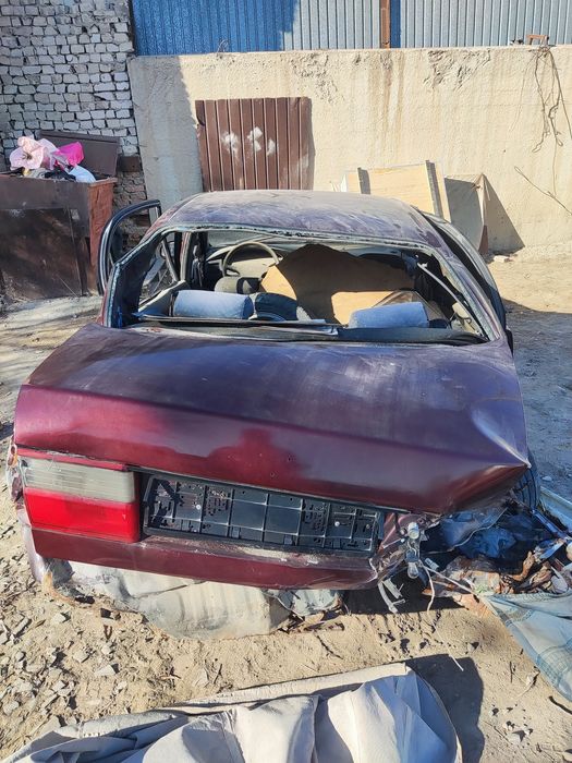 Тойота Карина Е аварийная