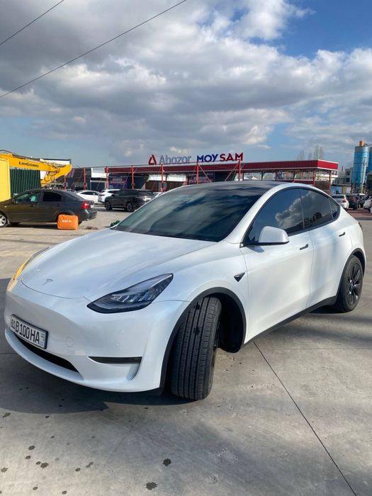 Tesla Model Y 2022 long range