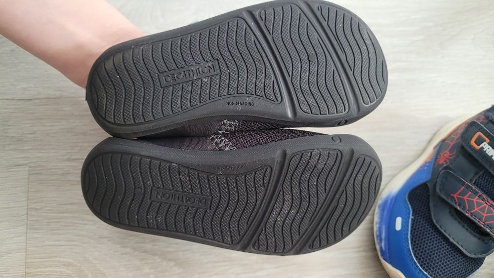 Adidasi primigi/ decathlon marimea 25