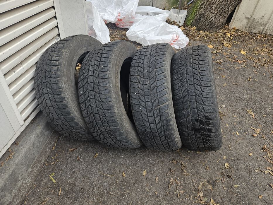 Гуми зимни General 235/65R17