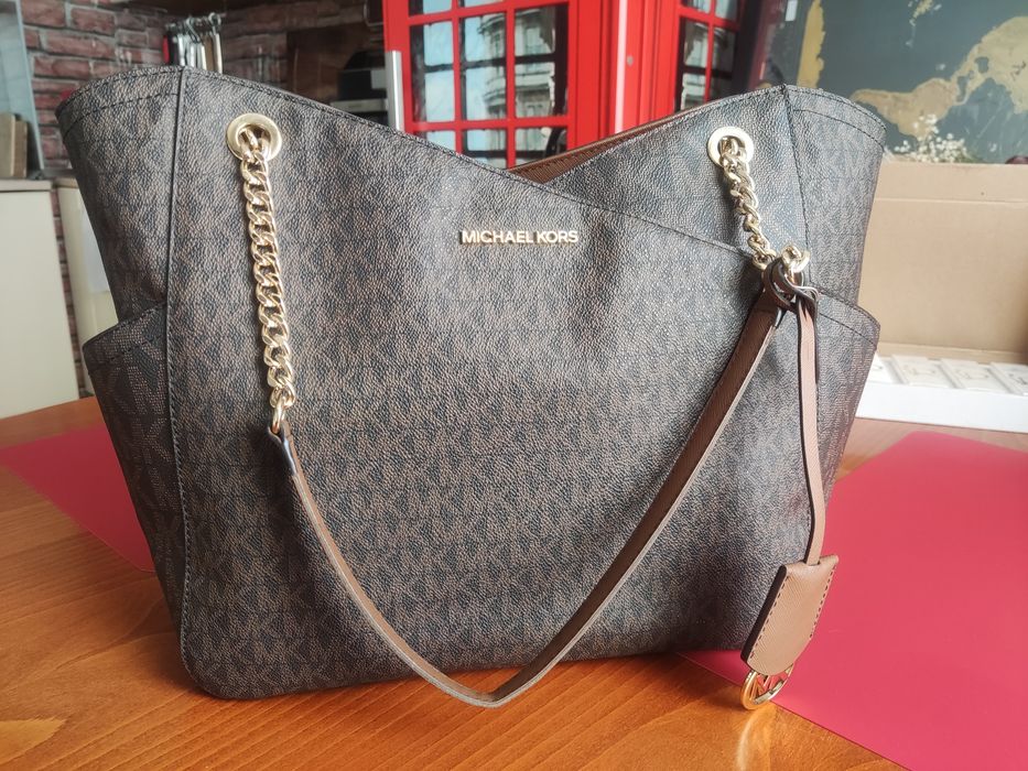 Крем и кафява чанта на Michael Kors