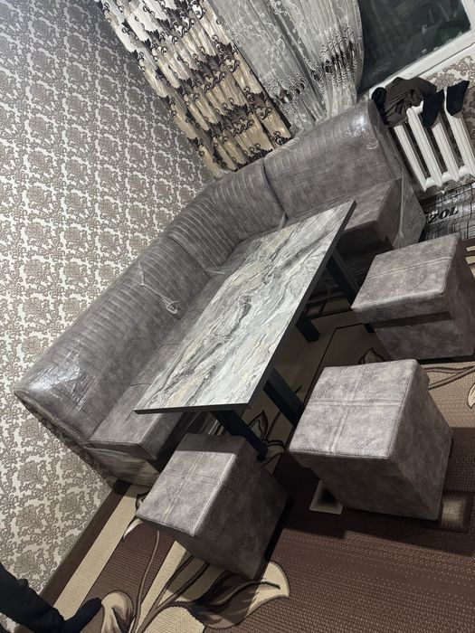 Угалок+ Столи+ пуфиги.