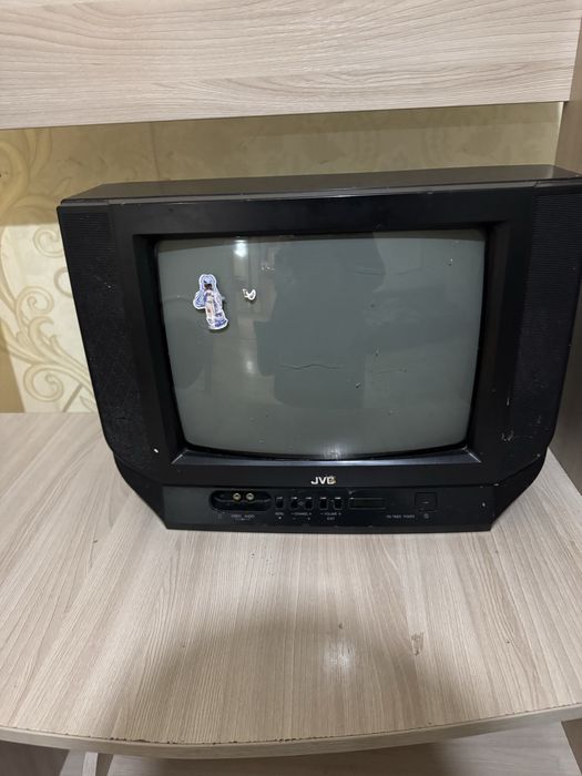 Отдам маленький телевизор безвозмездно