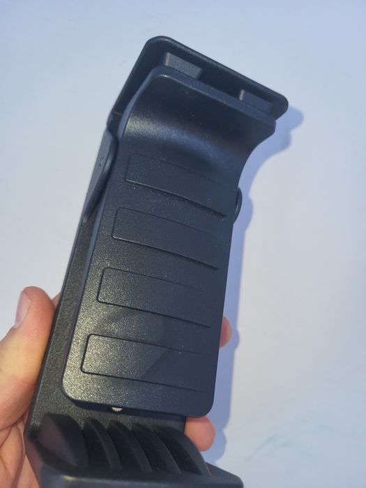 Щипка държач стойка за лазерен нивелир