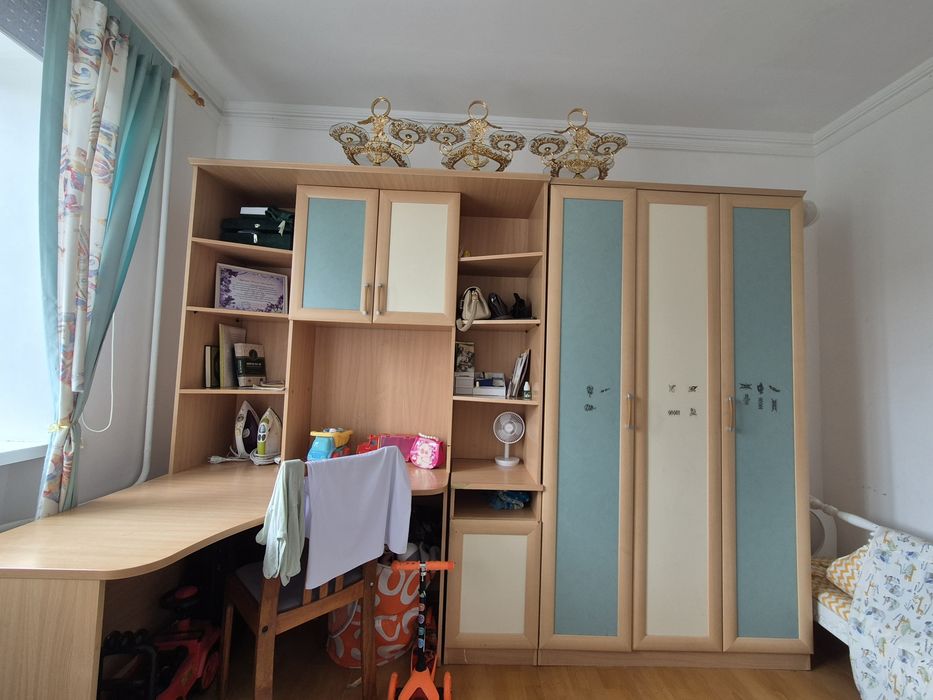 Мебель б/у, в хорошем состоянии.
