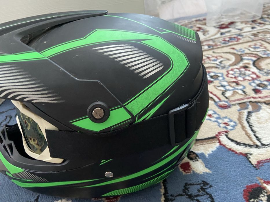 мотошлем в отличном состояний